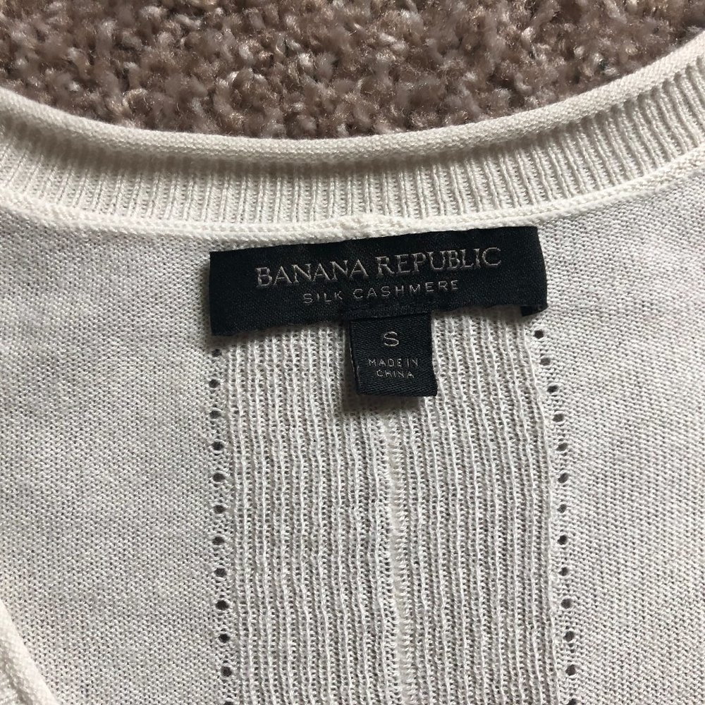 Banana Republic Cream Sweater - Small - Picture 4 of 8